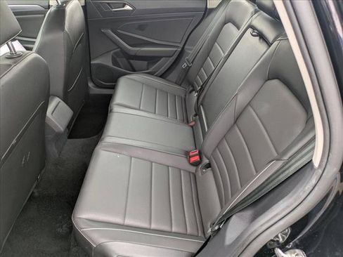 Used 2024 Volkswagen Jetta SE FWD image 17