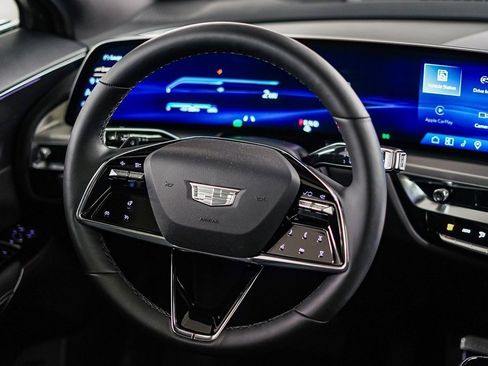 Used 2025 Cadillac Lyriq Sport image 15