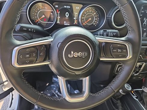 Used 2018 Jeep Wrangler Unlimited Sahara image 31