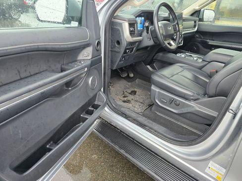 Used 2024 Ford Expedition Max XLT image 16