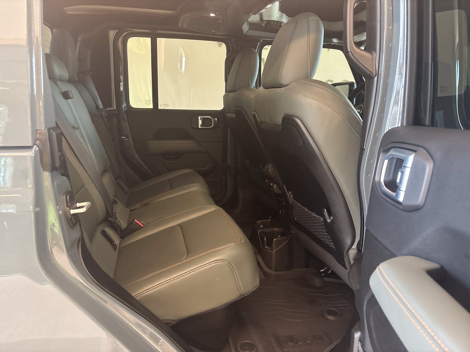 Used 2026 Jeep Gladiator Mojave AWD/4WD image 8