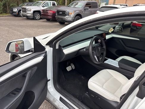 Used 2024 Tesla Model Y Performance image 13