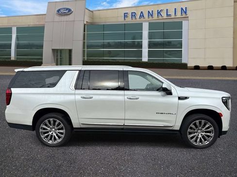 Used 2022 GMC Yukon XL Denali w/ Denali Reserve Package AWD/4WD image 8