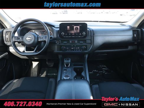 Used 2024 Nissan Pathfinder S image 10