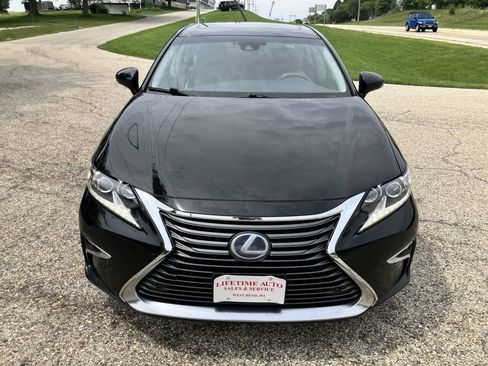 Used 2016 Lexus ES 300h w/ Luxury Package w/Wood Trim FWD image 8