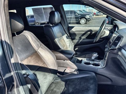 Used 2019 Jeep Grand Cherokee Altitude image 31