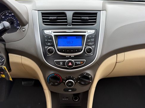 Used 2013 Hyundai Accent GLS image 17