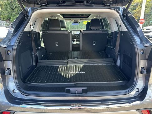Used 2025 Toyota Highlander Platinum image 31