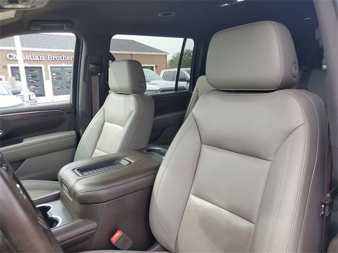 Used 2022 Chevrolet Suburban Z71 image 15