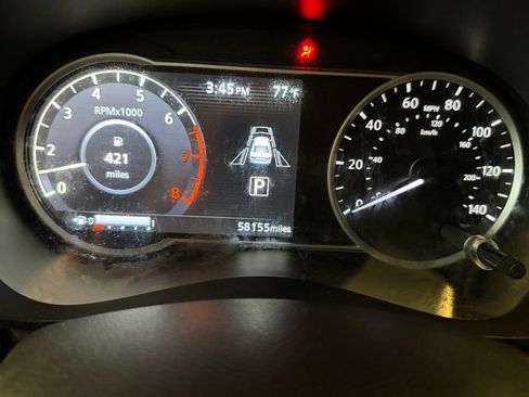 Used 2021 Nissan Versa SV FWD image 10