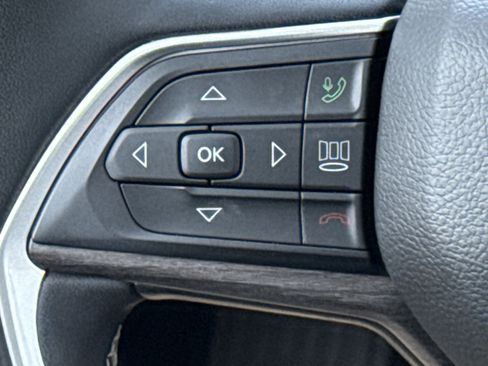 Used 2023 Jeep Grand Cherokee L Limited AWD/4WD image 18