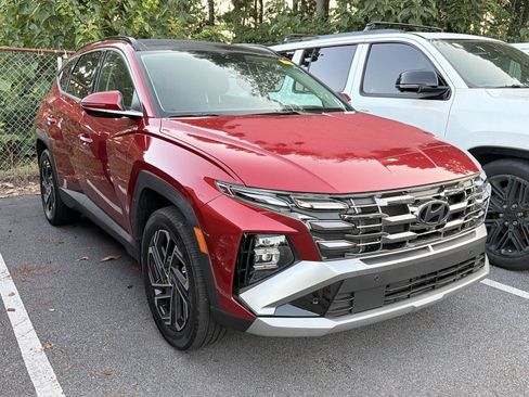 Used 2025 Hyundai Tucson Limited AWD/4WD image 3