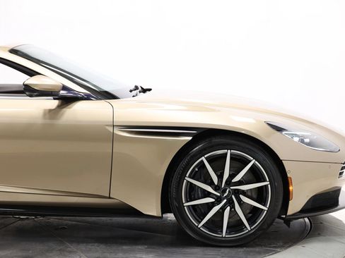 Used 2019 Aston Martin DB11 Volante RWD image 69