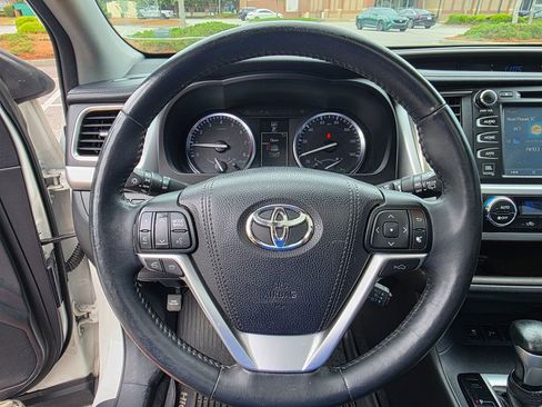 Used 2016 Toyota Highlander Limited Platinum FWD image 24
