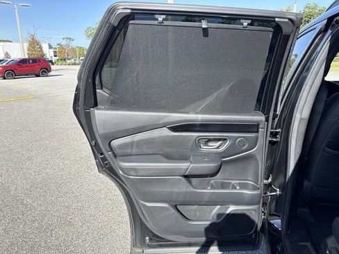 Used 2024 Honda Pilot TrailSport image 9