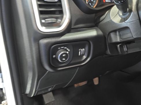 Used 2024 RAM 2500 Big Horn AWD/4WD image 9