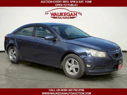 Used 2013 Chevrolet Cruze LT FWD image 2