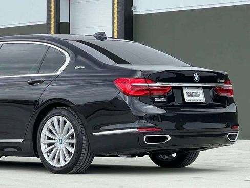 Used 2018 BMW 740e xDrive AWD/4WD image 38