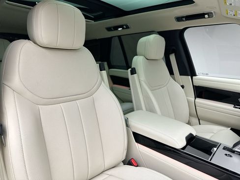 Used 2025 Land Rover Range Rover SE AWD/4WD image 5