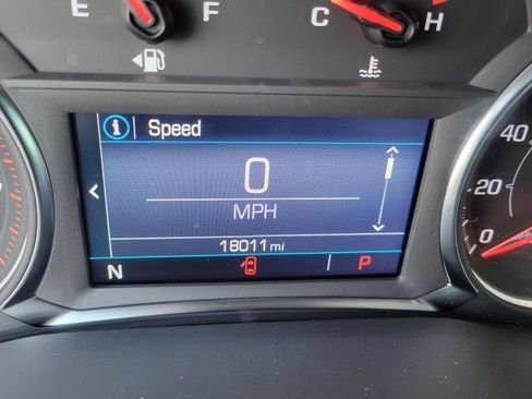 Used 2023 GMC Acadia SLE w/ Driver Convenience Package image 13