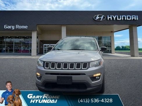 Used 2020 Jeep Compass Latitude w/ Cold Weather Group AWD/4WD image 3