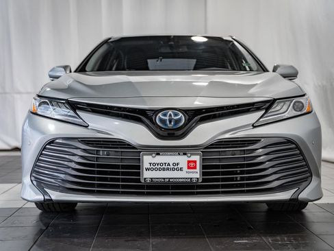 Used 2018 Toyota Camry XLE image 2