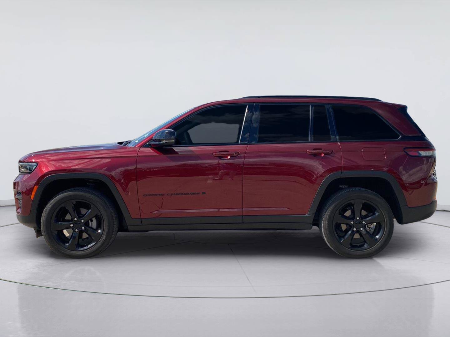 Used 2023 Jeep Grand Cherokee Altitude AWD/4WD image 2