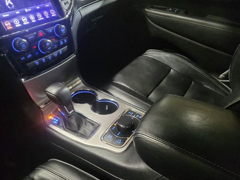 Used 2019 Jeep Grand Cherokee Overland AWD/4WD image 26