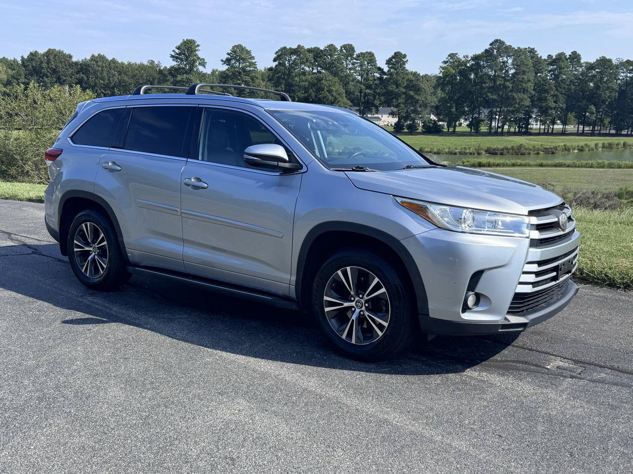 Used 2018 Toyota Highlander XLE AWD/4WD image 18
