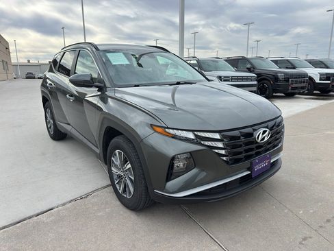 Used 2022 Hyundai Tucson Blue image 2