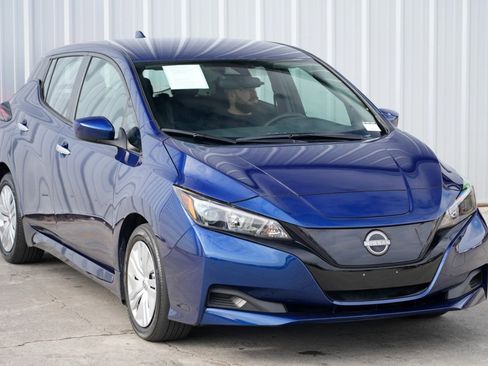 Used 2025 Nissan Leaf S image 46