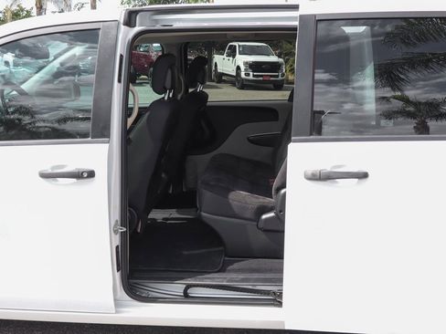Used 2019 Dodge Grand Caravan SE image 30