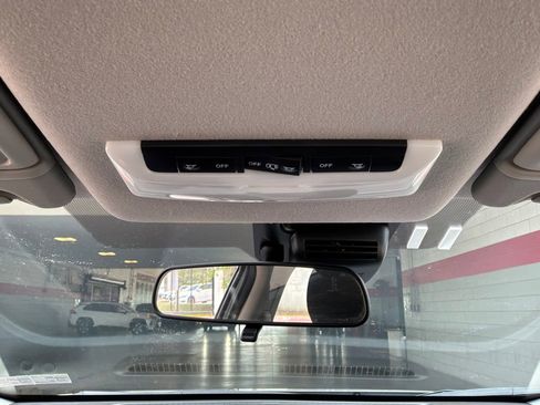 Used 2025 Nissan Versa SV FWD image 15