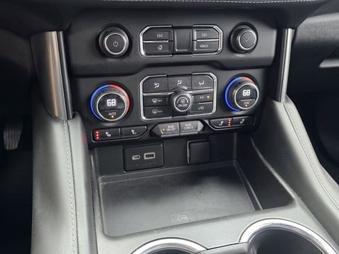 Used 2023 Chevrolet Suburban LT w/ Luxury Package image 35