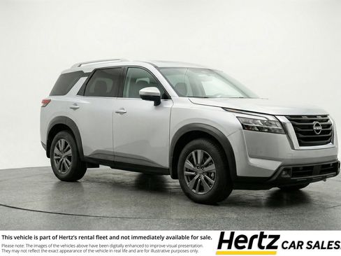 Used 2025 Nissan Pathfinder SV FWD image 1