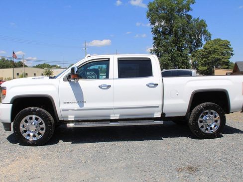 Used 2018 GMC Sierra 2500 Denali w/ Duramax Plus Package AWD/4WD image 2
