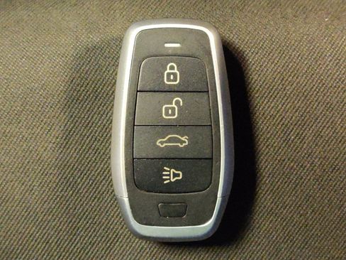 Used 2020 GMC Terrain SLE w/ Elevation Edition FWD image 32