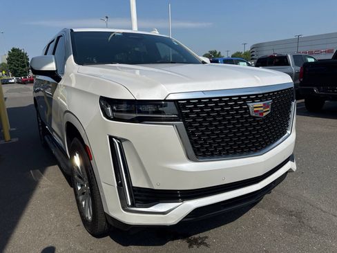 Used 2023 Cadillac Escalade Premium Luxury AWD/4WD image 4