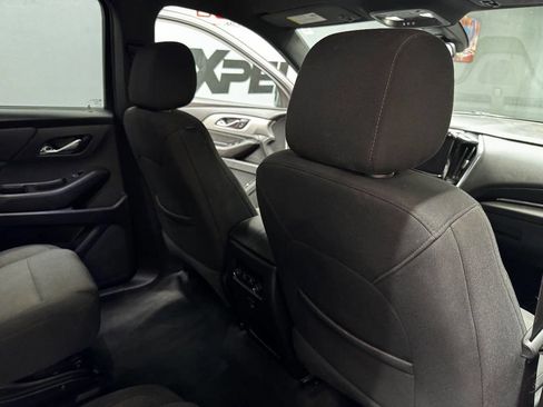 Used 2022 Chevrolet Traverse LT image 50