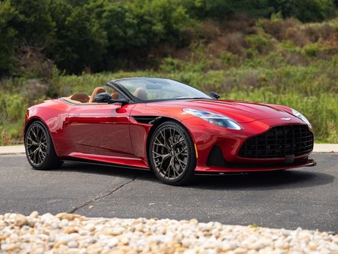 Used 2025 Aston Martin DB12 Convertible RWD image 9