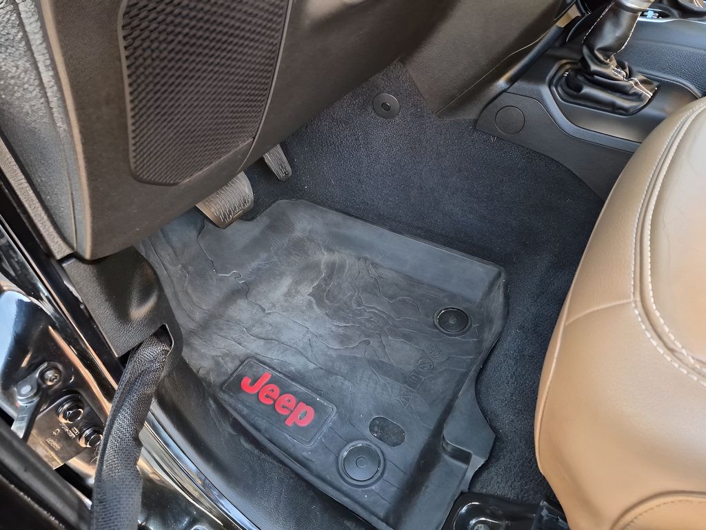 Used 2021 Jeep Wrangler Unlimited Rubicon AWD/4WD image 26