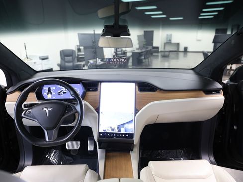 Used 2020 Tesla Model X Long Range image 20