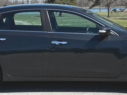 Used 2017 Nissan Altima 2.5 SL w/ Moonroof Package image 6