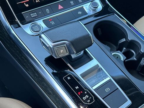 Used 2022 Audi Q7 Premium image 23