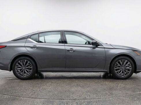 Used 2025 Nissan Altima 2.5 SV image 11