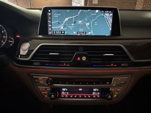 Used 2018 BMW 750i xDrive image 23