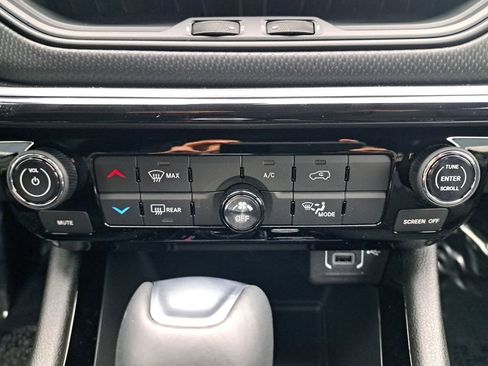 New 2026 Jeep Compass Latitude image 22