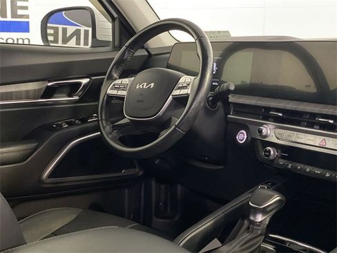 Used 2023 Kia Telluride EX w/ EX Captain's Chair Package image 14