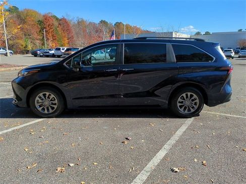 Used 2024 Toyota Sienna XLE image 7