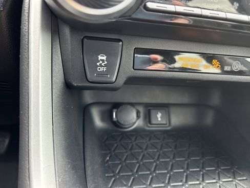 Used 2021 Toyota RAV4 XLE w/ Convenience Package image 34